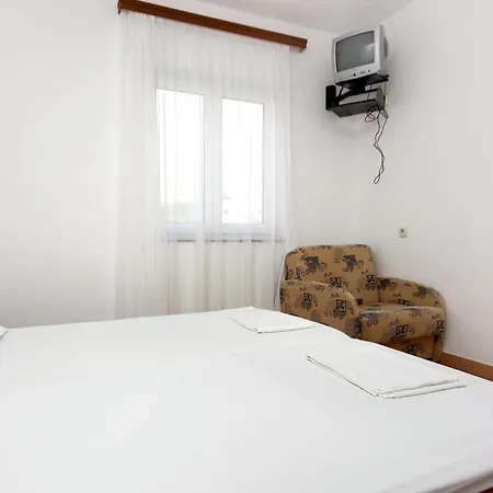 And By The Sea Pag - 3152 Gostinjska kuća 3*